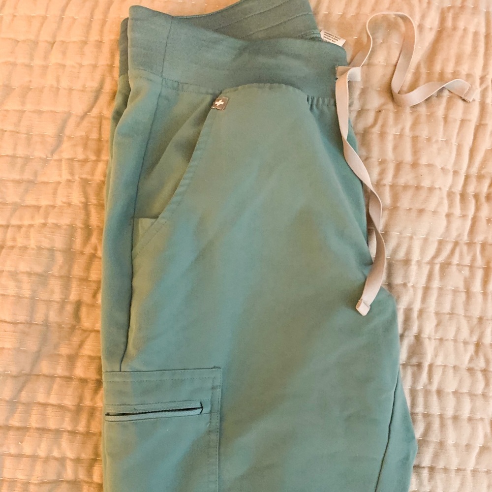 FIGS ZAMORA JOGGER (looking to trade!!)